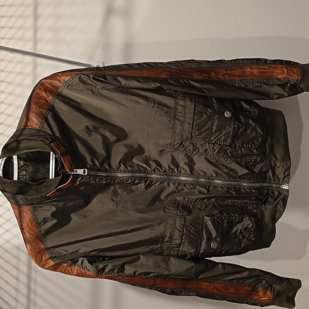 Stylish Bomber Jacket with Brown Accents